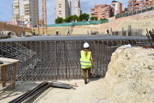 Más de 2.500 metros cúbicos de hormigón para la losa de cimentación del Residencial Benidorm Beach